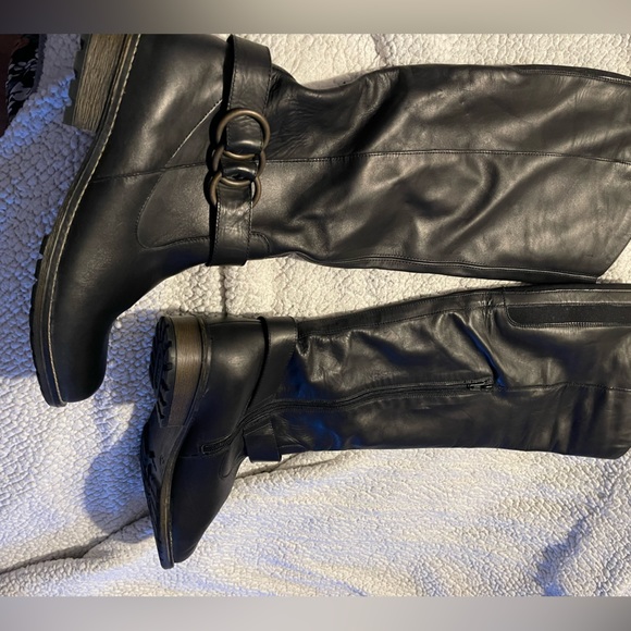 Shoes - Black Remonte leather flannel lined boots.  Never worn. Excellent condition